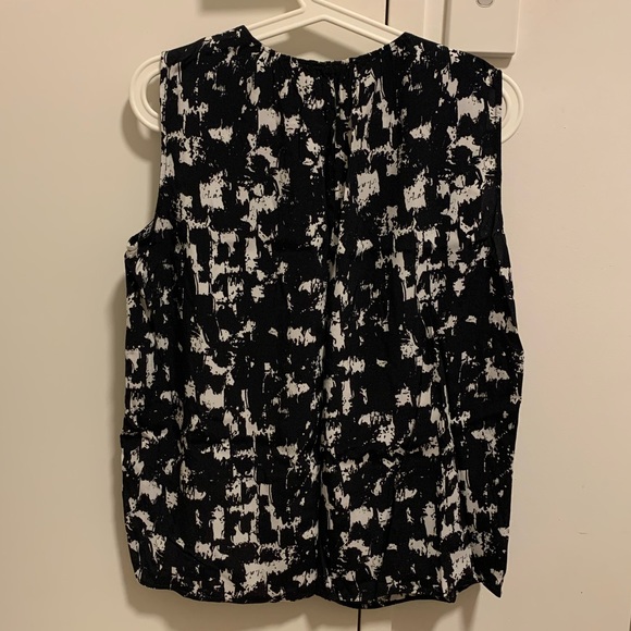 Uniqlo - Printed Sleeveless Blouse Top, Size M - Picture 5 of 9